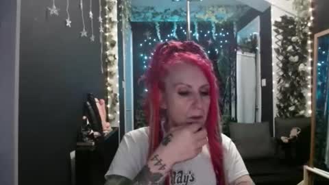 SaucySky online show from 30, 11, 2025