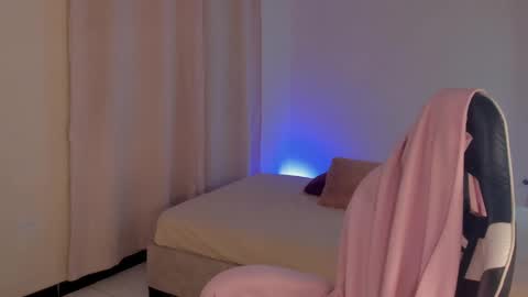 Savannahwildee online show from 20, 2, 2025