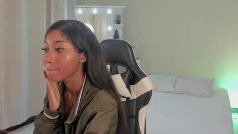 Savannahwildee online show from 1, 3, 2025