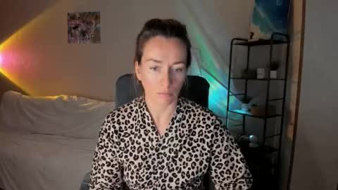 Snapshot of save_the_qween chatting on 24, 10, 2025 save the qween online show from 24, 10, 2025