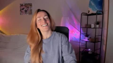 Snapshot of save_the_qween chatting on 25, 10, 2025 save the qween online show from 25, 10, 2025