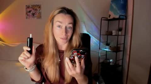 Snapshot of save_the_qween chatting on 27, 10, 2025 save the qween online show from 27, 10, 2025