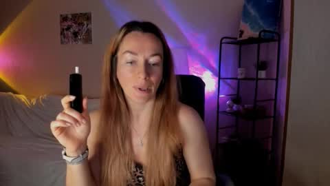 Snapshot of save_the_qween chatting on 23, 11, 2025 save the qween online show from 23, 11, 2025