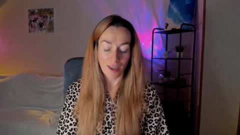 Snapshot of save_the_qween chatting on 29, 11, 2025 save the qween online show from 29, 11, 2025