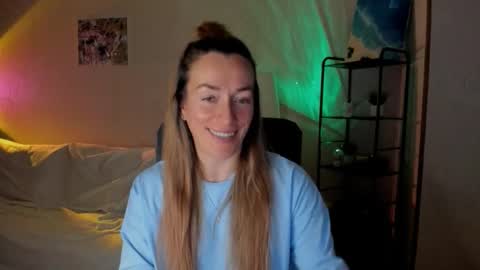 Snapshot of save_the_qween chatting on 5, 12, 2025 save the qween online show from 5, 12, 2025