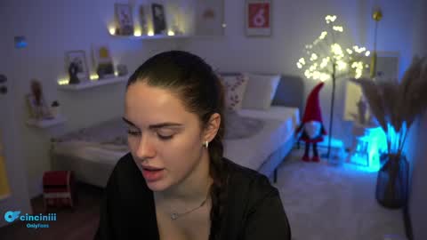 Snapshot of savvage_play chatting on 21, 12, 2024 Naomi online show from 21, 12, 2024