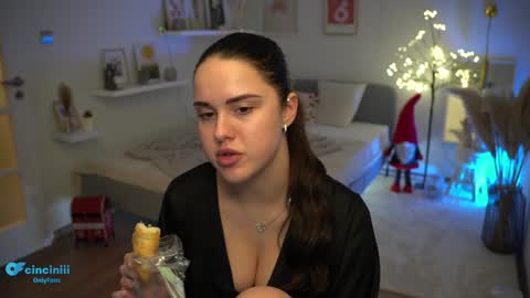 Snapshot of savvage_play chatting on 4, 1, 2025 Naomi online show from 4, 1, 2025