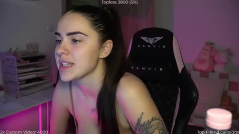 Snapshot of savvage_play chatting on 19, 11, 2025 Naomi online show from 19, 11, 2025