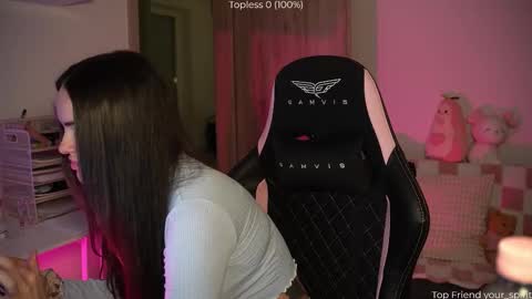 Snapshot of savvage_play chatting on 4, 12, 2025 Naomi online show from 4, 12, 2025