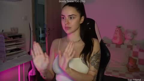 Snapshot of savvage_play chatting on 14, 12, 2025 Naomi online show from 14, 12, 2025