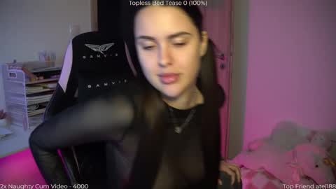 Snapshot of savvage_play chatting on 8, 3, 2026 Naomi online show from 8, 3, 2026