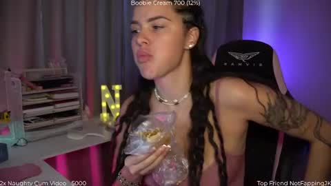 Snapshot of savvage_play chatting on 8, 7, 2026 Naomi online show from 8, 7, 2026