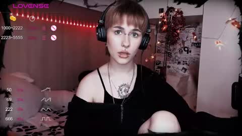 Snapshot of say_mary chatting on 16, 2, 2025 pronoun she. name Mary. age 21. online show from 16, 2, 2025