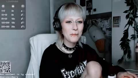 Snapshot of say_mary chatting on 18, 10, 2025 pronoun she. name Mary. age 21. online show from 18, 10, 2025