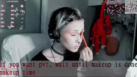 pronoun she. name Mary. age 21. online show from 17, 11, 2025