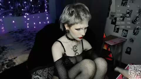 Snapshot of say_mary chatting on 25, 4, 2026 pronoun she. name Mary. age 21. online show from 25, 4, 2026
