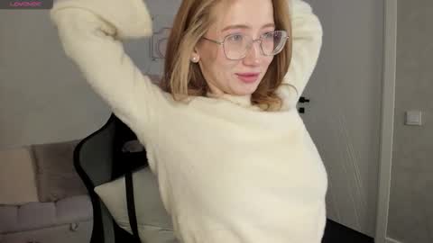 Kira  GMT 7 Mon Thu-Sun  0800am-0200pm  online show from 26, 2, 2026