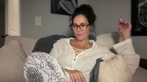 Good Girls Say Please...and Thank You online show from 26, 11, 2025