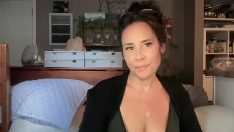Good Girls Say Please...and Thank You online show from 16, 7, 2026
