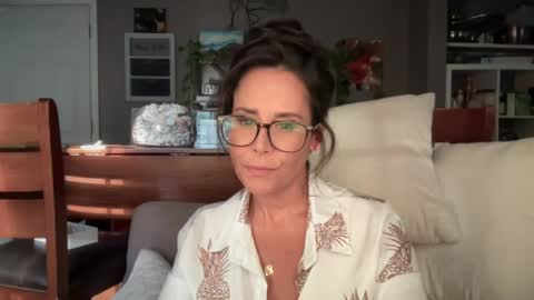 Good Girls Say Please...and Thank You online show from 27, 7, 2026