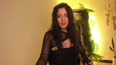Snapshot of scalertt__steel_ chatting on 12, 1, 2025 Venus online show from 12, 1, 2025