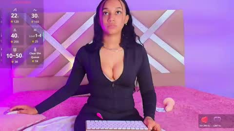 Snapshot of scarleett_ebony chatting on 8, 11, 2025 scarleett_ebony online show from 8, 11, 2025