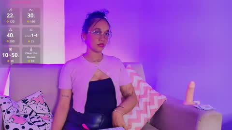 Snapshot of scarleett_ebony chatting on 10, 11, 2025 scarleett_ebony online show from 10, 11, 2025