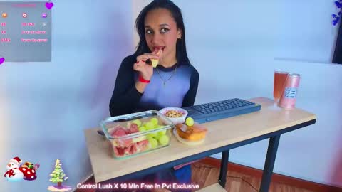 Snapshot of scarleett_ebony chatting on 27, 11, 2025 scarleett_ebony online show from 27, 11, 2025