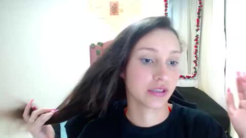 Snapshot of scarlet771776 chatting on 5, 12, 2025 scarlet771776 online show from 5, 12, 2025