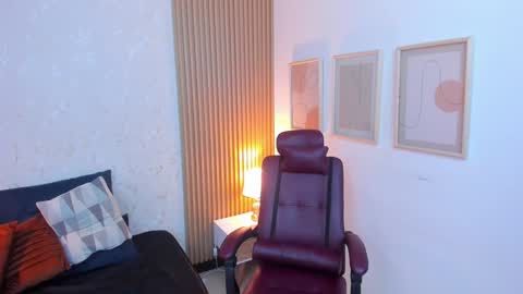 Scarlet Edwars online show from 9, 2, 2025