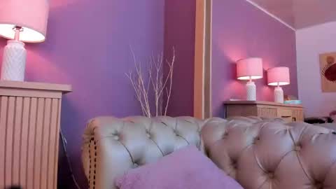 Scarlet Edwars online show from 7, 3, 2025