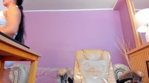 Scarlet Edwars online show from 17, 9, 2025