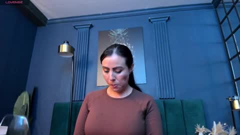 Scarlet Edwars online show from 25, 3, 2026