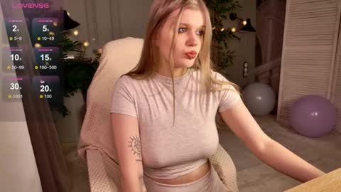 scarlet_enchantress online show from 25, 2, 2026