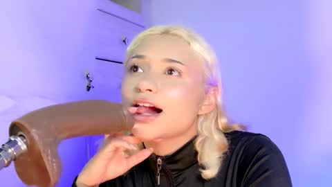 scarlet_gold online show from 16, 4, 2026