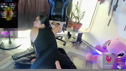 scarlet taylor kennedy online show from 4, 1, 2025