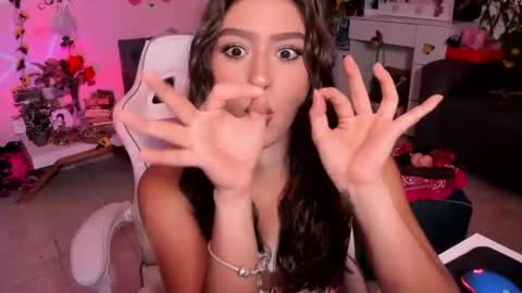 Snapshot of scarlet_villamizar chatting on 21, 7, 2026 SCARLET online show from 21, 7, 2026