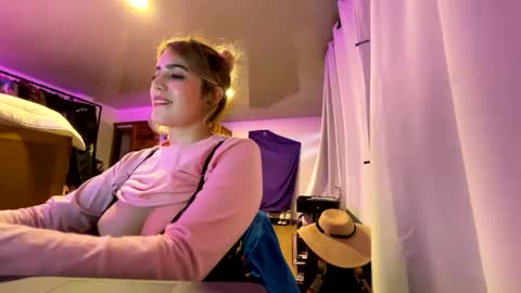 scarlet whisper online show from 26, 9, 2025