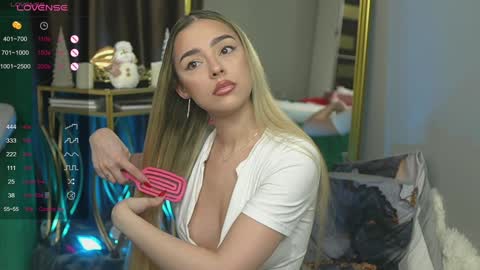 Snapshot of scarletcoles chatting on 29, 12, 2024 Scarlet online show from 29, 12, 2024