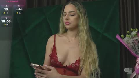 Snapshot of scarletcoles chatting on 8, 9, 2025 Scarlet online show from 8, 9, 2025