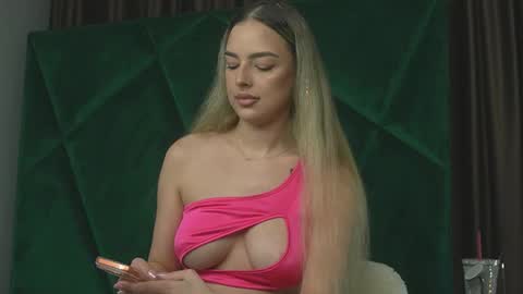 Snapshot of scarletcoles chatting on 23, 9, 2025 Scarlet online show from 23, 9, 2025