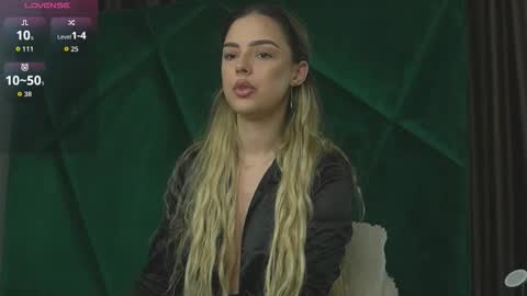 Snapshot of scarletcoles chatting on 29, 9, 2025 Scarlet online show from 29, 9, 2025