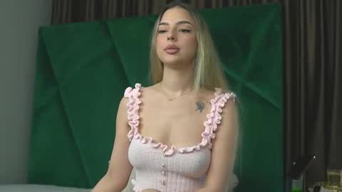 Snapshot of scarletcoles chatting on 4, 11, 2025 Scarlet online show from 4, 11, 2025