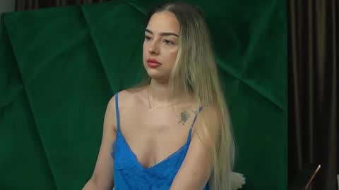 Snapshot of scarletcoles chatting on 17, 11, 2025 Scarlet online show from 17, 11, 2025