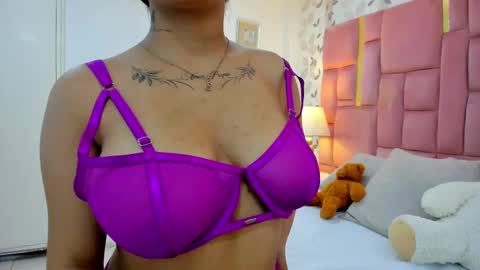 Snapshot of scarlethcruz chatting on 22, 10, 2025 Scarleth online show from 22, 10, 2025
