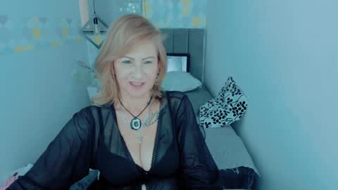 Snapshot of scarlethoot_ chatting on 17, 12, 2024 S C A R L E T online show from 17, 12, 2024