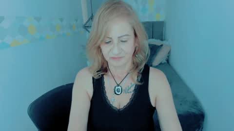 Snapshot of scarlethoot_ chatting on 18, 12, 2024 S C A R L E T online show from 18, 12, 2024
