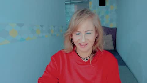Snapshot of scarlethoot_ chatting on 19, 12, 2024 S C A R L E T online show from 19, 12, 2024