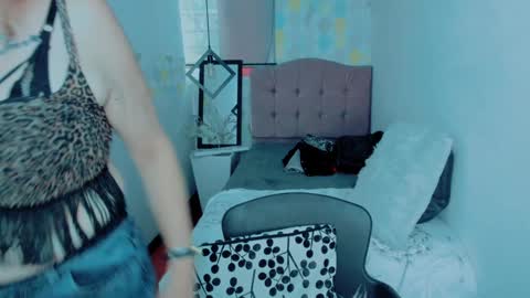 Snapshot of scarlethoot_ chatting on 7, 1, 2025 S C A R L E T online show from 7, 1, 2025