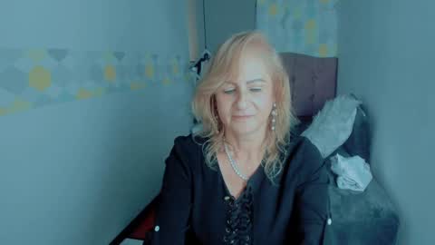 Snapshot of scarlethoot_ chatting on 9, 1, 2025 S C A R L E T online show from 9, 1, 2025